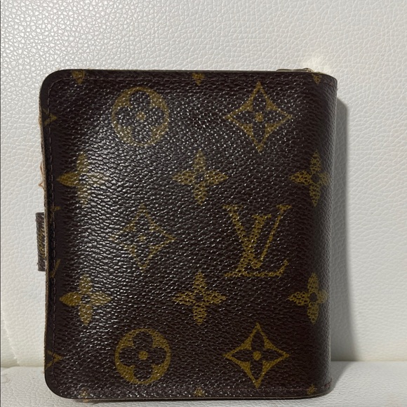 Authentic Louis Vuitton Monogram Compact Zippy - Picture 4 of 14